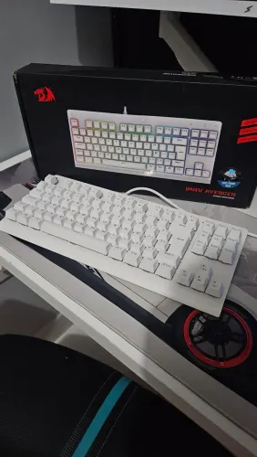 Teclado Mecânico Gamer Redragon Dark Avenger (Branco) - Na Caixa