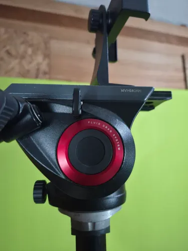 Tripé profissional Manfrotto + cabeça hidráulica MVH500AH Manfrotto