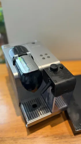 Cafeteira Nespresso Lattissima 220V - Sistema Leite Fresco (Cappuccino/Latte)