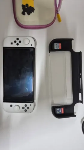 NINTENDO SWITCH OLED + SD 128gb + 2 JOGOS e um controle extra. 11 meses de uso.