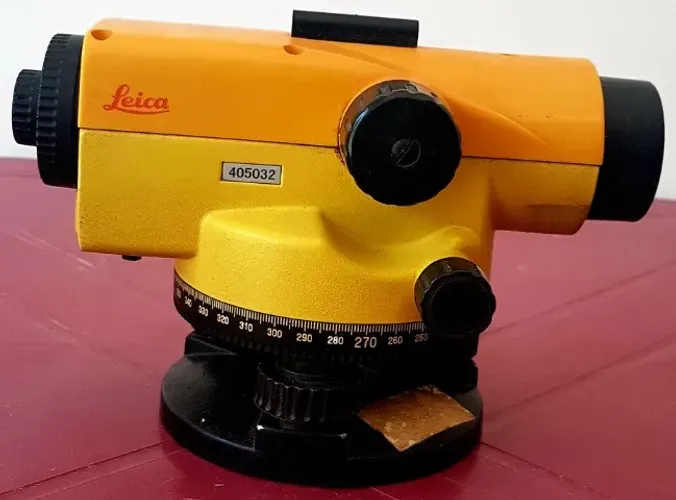 Nível Óptico Automático Leica Runner 24 + Estojo Rígido Original