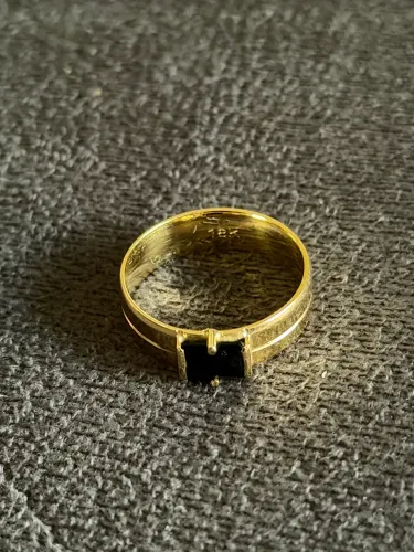 Anel de ouro 18k com pedra Onix natural