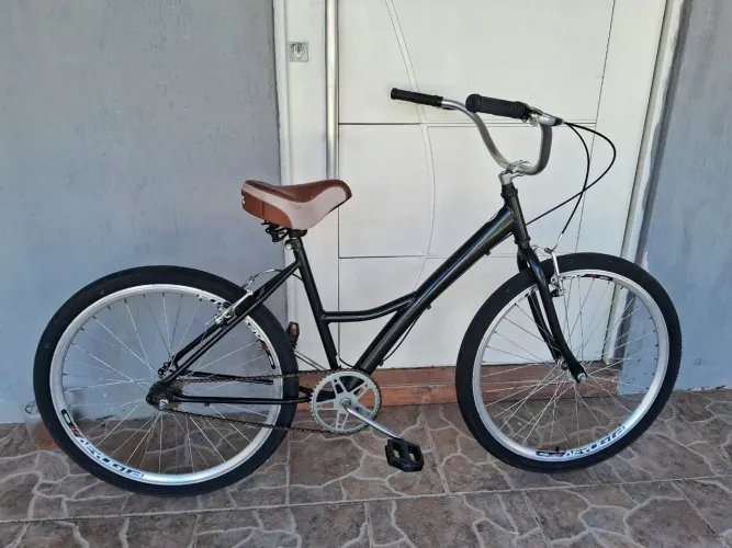 Bike retrô semi nova barbada