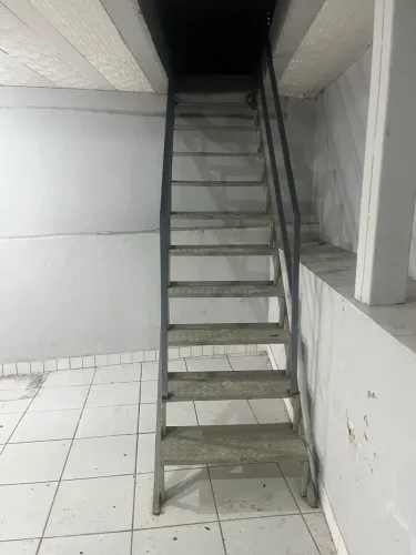 Escada metálica 