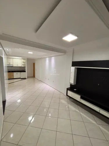 Apartamento semimobiliado de 2 quartos e 1 suíte no Passo dos Fortes