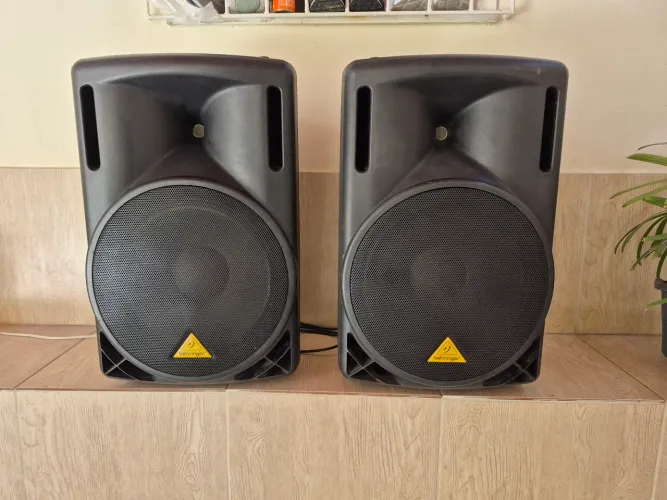 Par de Caixas de som ativas Behringer B215-D