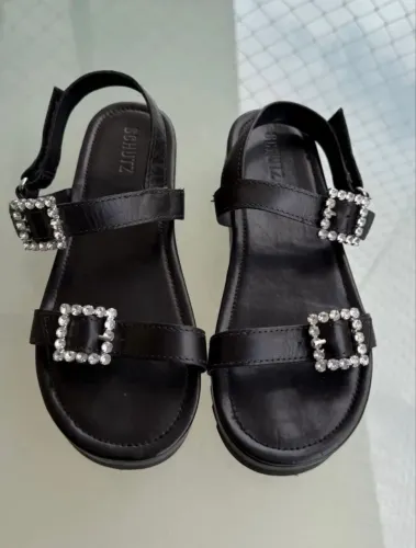 Sandália flatform preta SCHUTZ