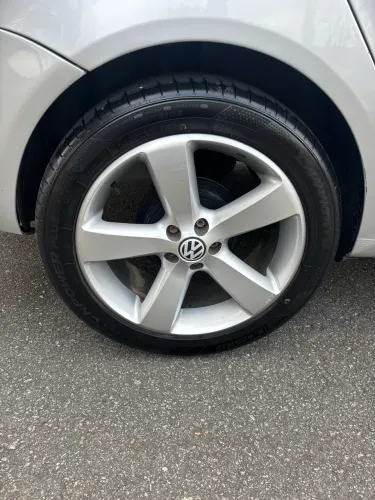 Rodas e Pneus da Volkswagen New Beatle - Modelo Sarasota