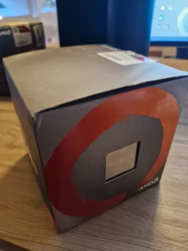 Processador AMD Ryzen 5 3600X AM4 - Com Caixa e Cooler Original Sem Uso