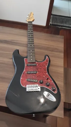 Guitarra stratocaster Gianini+ amplificador mackintec 