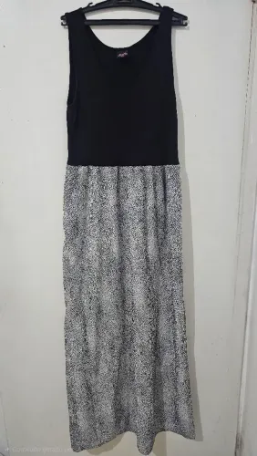 Vestido preto com bolinhas