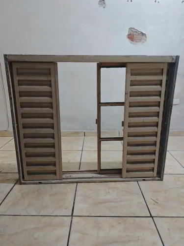 Janela de aço com veneziana e vidro - ÓTIMO CUSTO-BENEFÍCIO!
