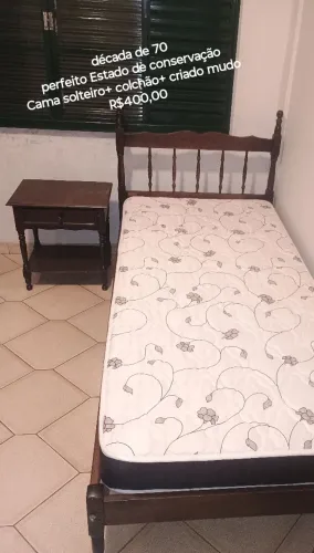 Cama solteiro de madeira dadécada de 70+Criado mudo+colchão 