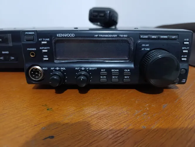 Rádio PX e amador HF Kenwood TS50 com acoplador Kenwood tudo top