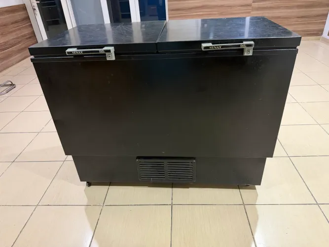 Freezer Horizontal Venax usado com vazamento