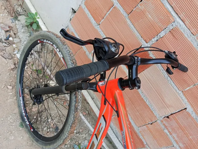 Vendo bicicleta de macha oro 29 número para contato. *