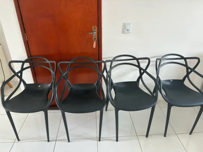 Kit com 4 Cadeiras Design Pretas - Modernas
