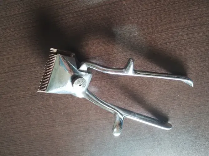 Antiga máquina de cortar cabelo Corneta (Alemanha)