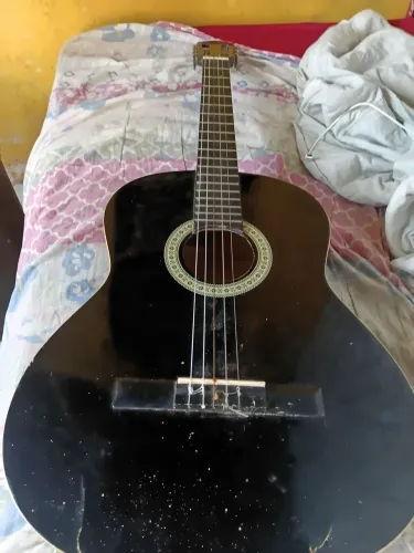 Violão Giannini com defeito 