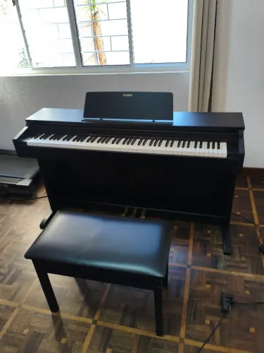 Piano eletrônico semi novo da marca Casio modelo Celviano AP-270