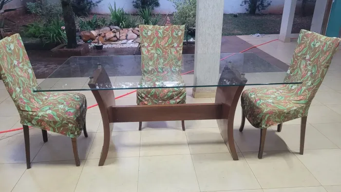 Mesa com 5 cadeiras