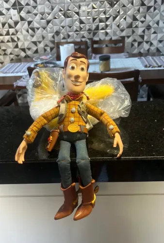 Boneco woody toy story signature collection 