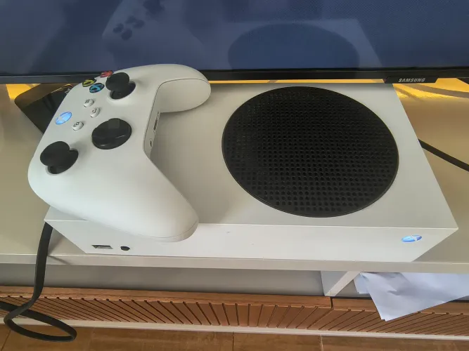 Xbox series S com controle original. Aceito PS4 ou Xbox one com volta.