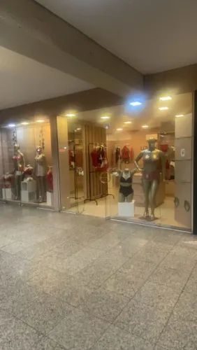 VENDE-SE LOJA COMPLETA/ PASSA-SE OPERAÇÃO