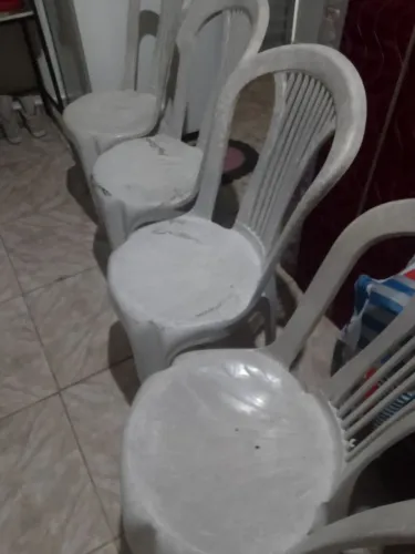 Cadeiras de plástico 