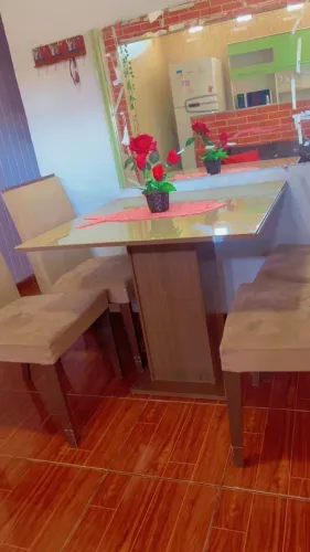 Mesa de jantar quadrada