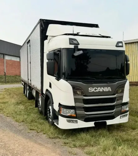 Scania P320 8x2 - 2019 Baú