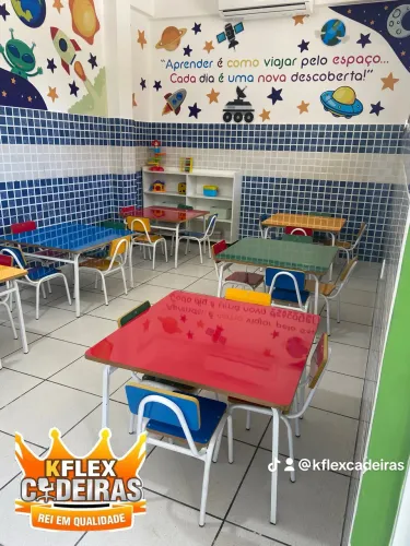 Conjuntinho infantil em fórmica colorida