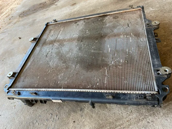 Vendo radiador da Hilux 2018 diante original
