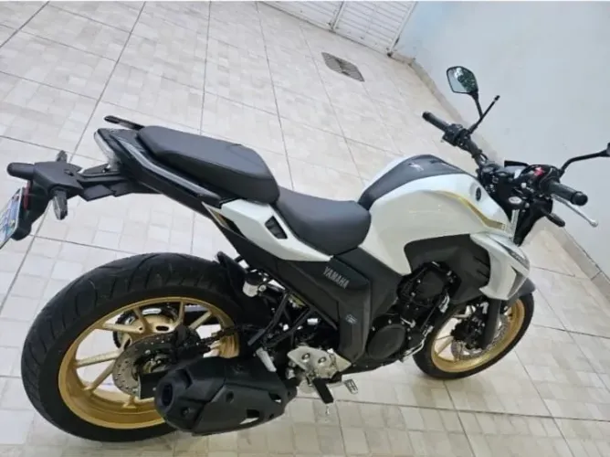 Vendo moto fazer 250 cilindrada 
