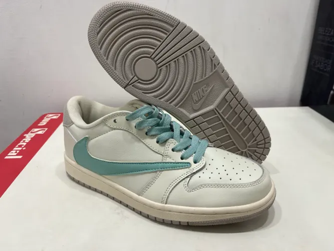 AIR JORDAN 1 Low X TRAVIS SCOTT - TIFFANY CREAM