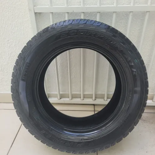 Um pneu 205/60/15 pirelli scorpion meia vida
