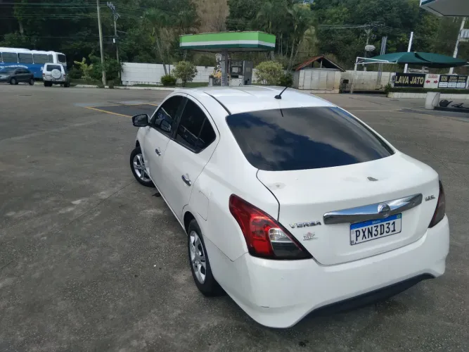 Nissan Versa SL 1.6 16V Flexstart 4P Mec. 2016