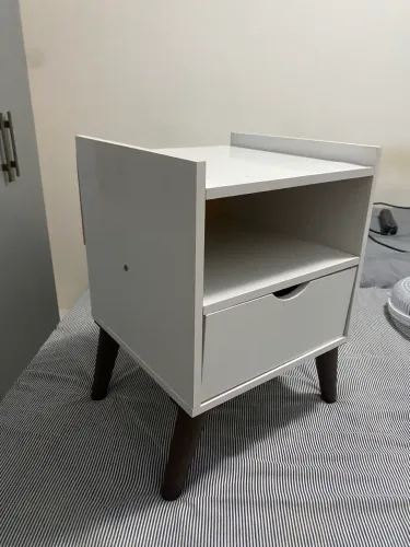 Mesa de Cabeceira novinha
