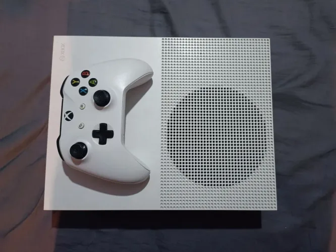 Xbox One S 1TB 1 Controle