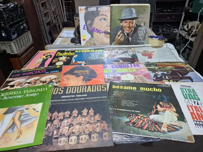 Disco de vinil  diversos. Valor unitário 