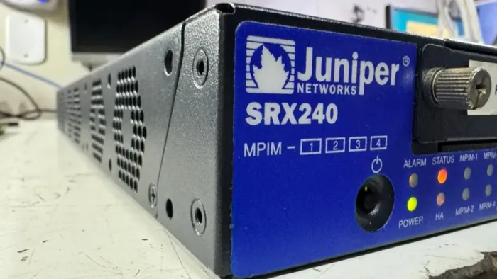 Firewall Novo e Lacrado Juniper Networks SRX240 Gateway de serviços de 16 portas