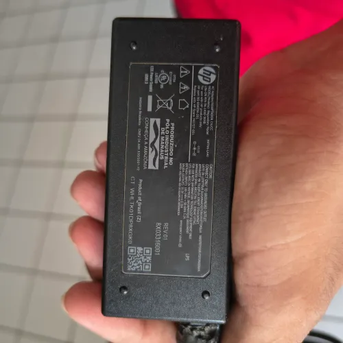 Fonte de notebook hp 19,5v 45w 2,31A modelo HSTNN-LA40