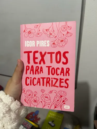 livro: textos para tocar cicatrizes autor: igor pires