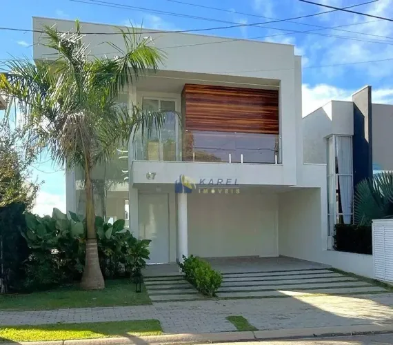 SOBRADO À VENDA com 3 Suítes, Piscina, Área Gourmet no Condomínio Fechado Tipo Clube PORTA