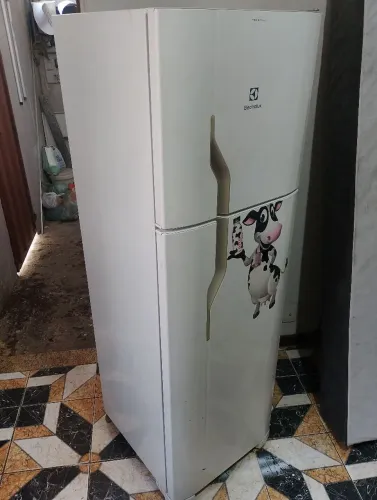 Geladeira Electroluxs ótimo estado funciona perfeitamente modelo fros free