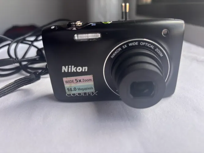 MÁQUINA FOTOGRÁFICA NIKON 14.0 megapixels