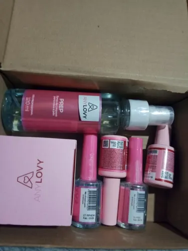 Este é um kit com 7 produtos para alongamento de unhas da marca Anylovy,