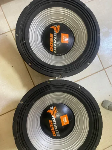 Par de Falantes JBL Tornado 2200 15?.