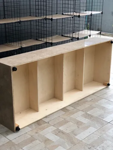 Expositor de madeira para vitrine