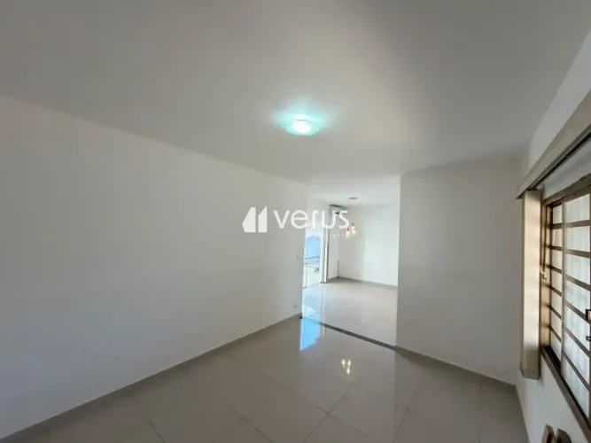 Casa para aluguel, 3 quartos, 2 suítes, 3 vagas, Saraiva - Uberlândia/MG
